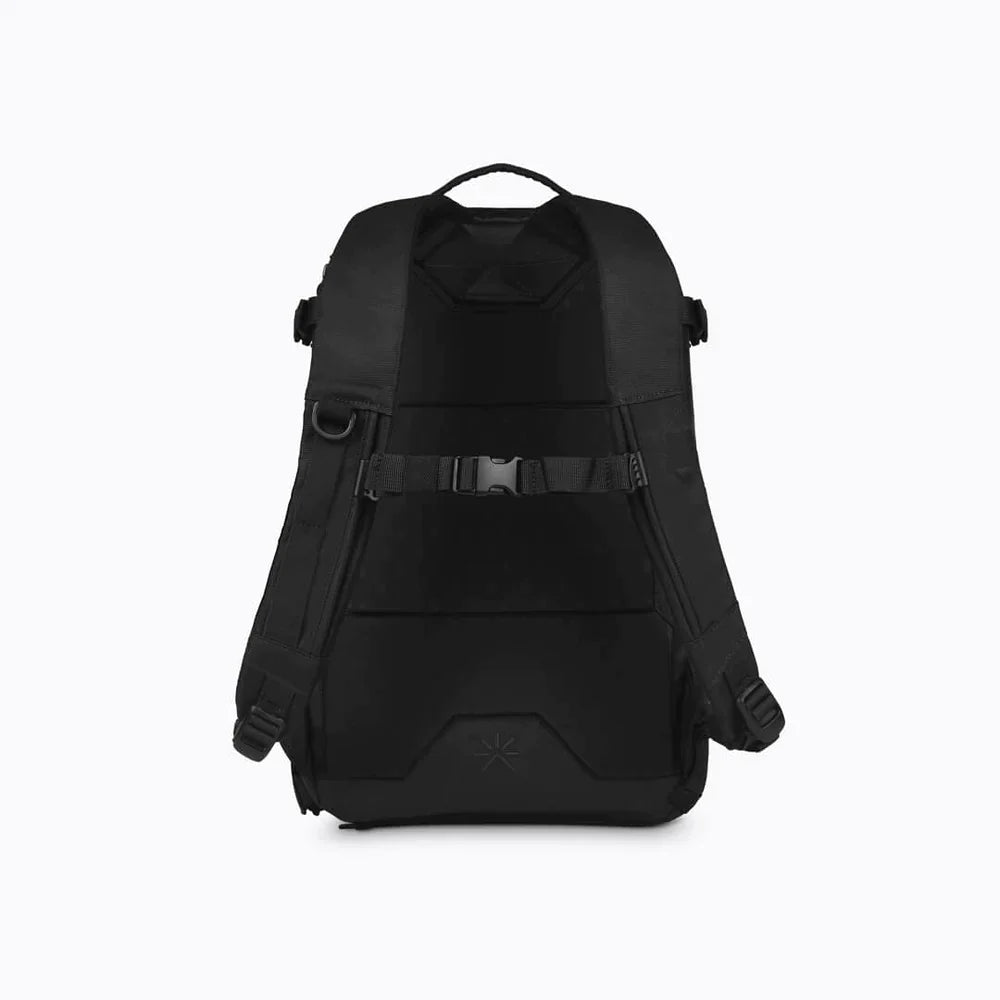 Nest Backpack All Black + 3 Accessories