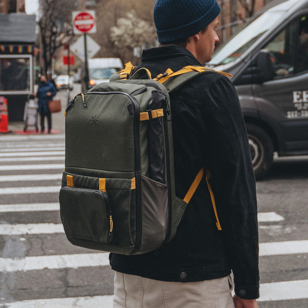 Hive Backpack Mulled Green + 3 Accessories