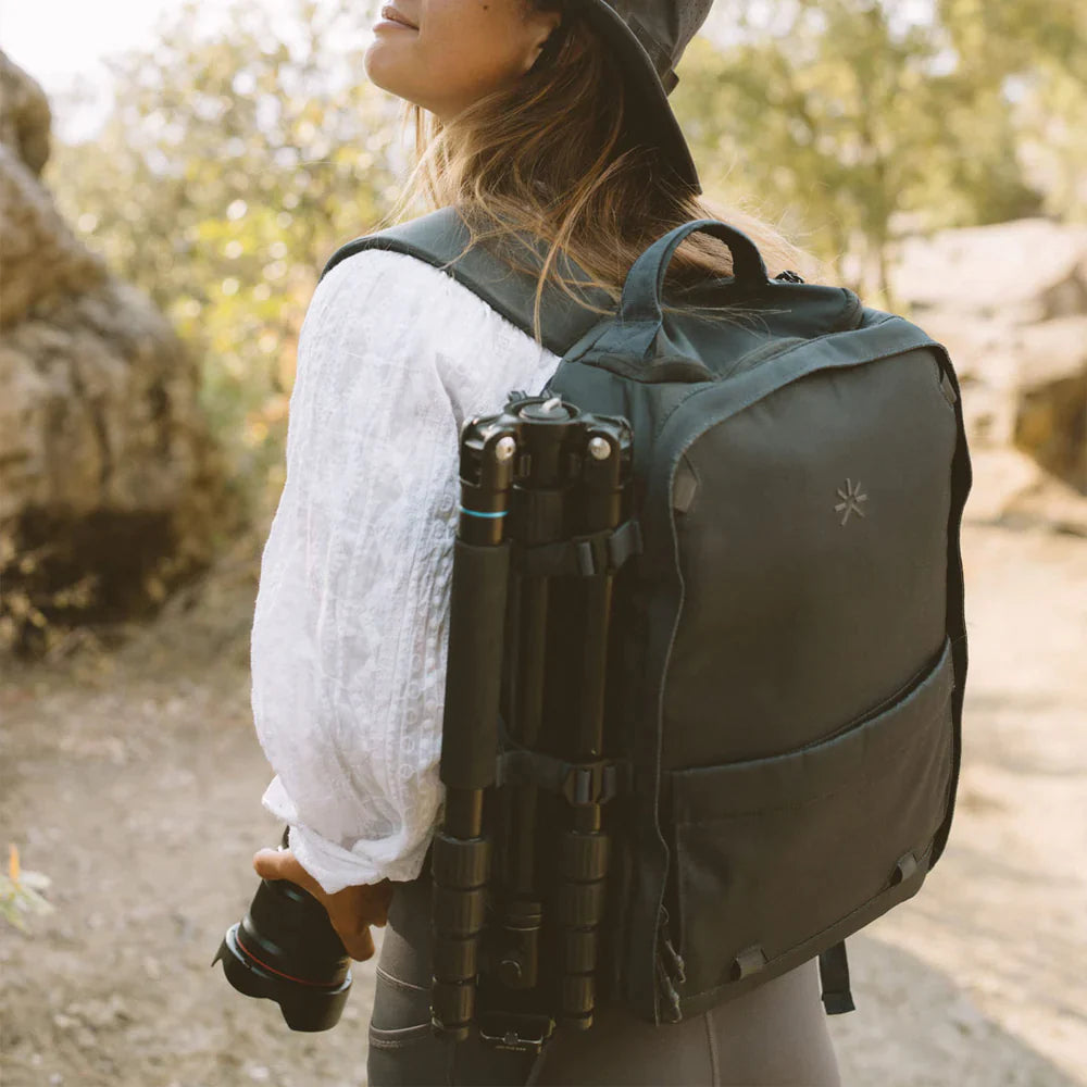 Nest Backpack All Black + 3 Accessories