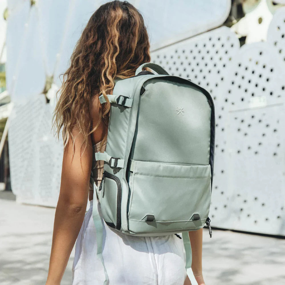 Nest Backpack Desert Green + 3 Accessories